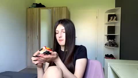 Mari online show from June 2026 10:01:01 AM