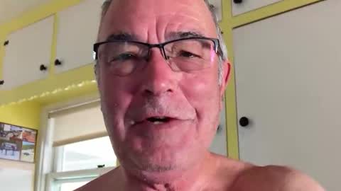 Snapshot of willirob chatting on May 2026 04:04:02 PM William online show from May 2026 04:04:02 PM