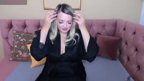 wilmasanders online show from October 2025 01:06:01 AM