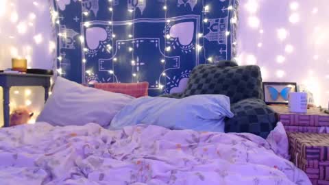 Eevie online show from December 2024 05:59:02 AM