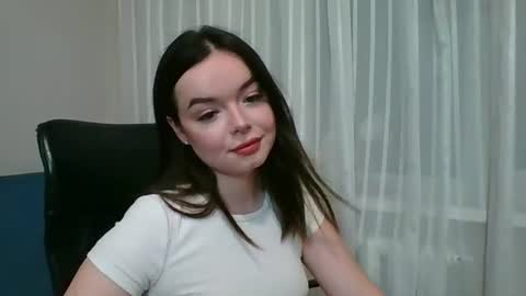 Snapshot of winter__white_rose chatting on August 2026 06:21:01 PM Emma online show from August 2026 06:21:01 PM