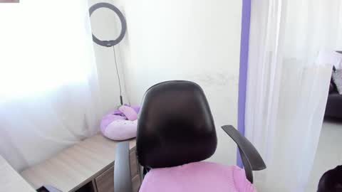     Luna Violeta  A r t i s t  online show from January 2025 09:17:02 PM