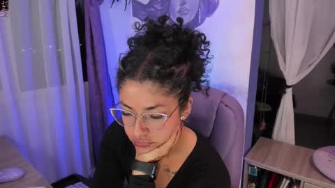     Luna Violeta  A r t i s t  online show from December 2025 04:29:02 AM