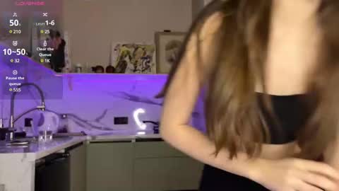 Isobelle online show from January 2025 07:18:01 AM