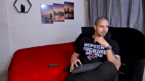 Magnus Dark independent model online show from April 2026 04:32:01 AM