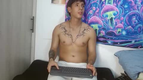 wolf_light online show from December 2025 11:12:01 PM