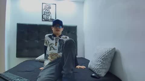  W O L F  online show from February 2025 11:12:01 AM