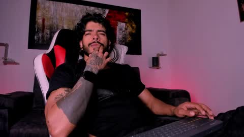 Snapshot of wolferatus chatting on April 2026 04:01:01 PM wolferatus online show from April 2026 04:01:01 PM