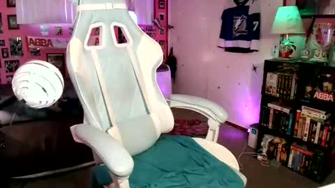 Wolfie online show from June 2026 10:08:01 PM