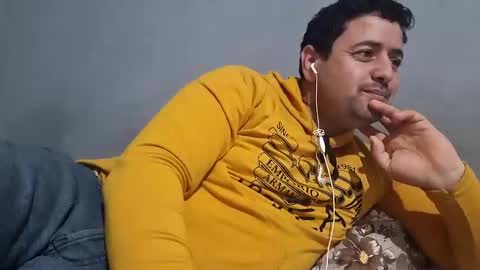 Snapshot of wolfrot chatting on January 2025 02:25:02 AM wolf boy online show from January 2025 02:25:02 AM