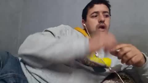 Snapshot of wolfrot chatting on January 2025 01:39:01 AM wolf boy online show from January 2025 01:39:01 AM