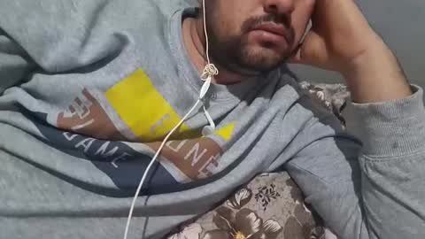 Snapshot of wolfrot chatting on February 2025 02:38:01 AM wolf boy online show from February 2025 02:38:01 AM