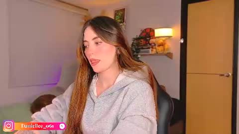 Snapshot of wolfsfoster chatting on July 2026 03:42:02 AM online show from July 2026 03:42:02 AM