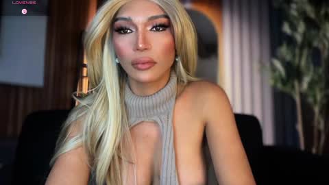 Julia online show from June 2026 11:31:01 PM