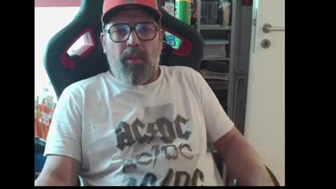 Snapshot of womenizzeer chatting on July 2026 01:57:01 PM Adam online show from July 2026 01:57:01 PM