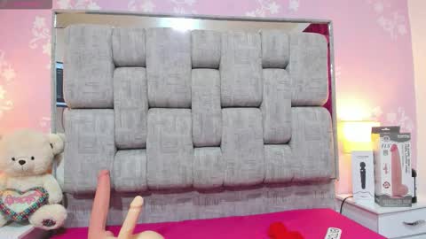 wonderkloe_ online show from November 2025 08:01:01 PM