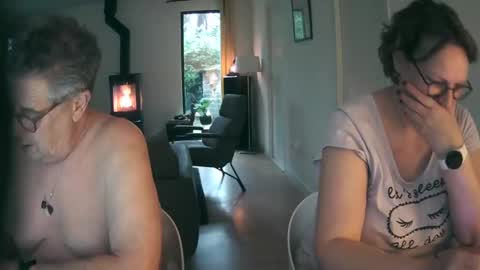 Snapshot of woodwurm chatting on January 2025 03:34:02 PM woodwurm and Snoeske online show from January 2025 03:34:02 PM