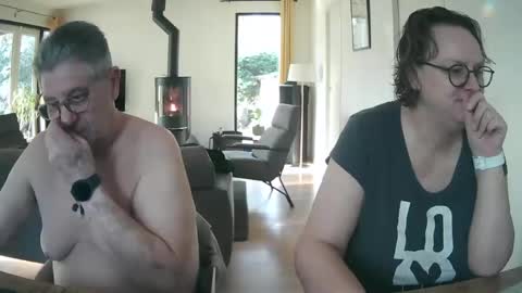 Snapshot of woodwurm chatting on February 2025 01:52:01 PM woodwurm and Snoeske online show from February 2025 01:52:01 PM