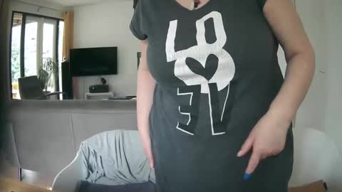 Snapshot of woodwurm chatting on February 2025 11:44:02 AM woodwurm and Snoeske online show from February 2025 11:44:02 AM