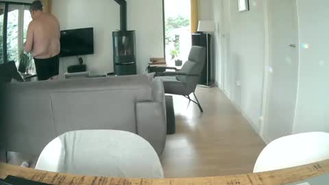 Snapshot of woodwurm chatting on February 2025 12:17:02 PM woodwurm and Snoeske online show from February 2025 12:17:02 PM