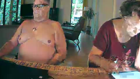 woodwurm and Snoeske online show from May 2026 05:03:02 AM