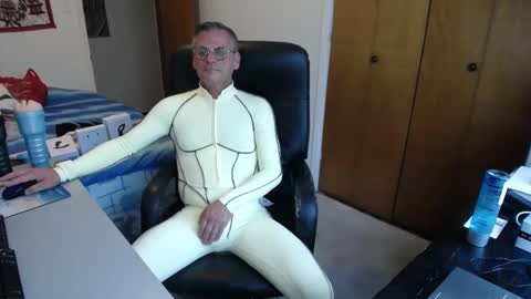 Snapshot of worldlarge chatting on September 2025 12:04:02 PM Large one online show from September 2025 12:04:02 PM