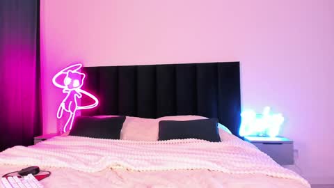 Snapshot of wowlovie666 chatting on December 2024 11:18:02 PM Emi online show from December 2024 11:18:02 PM