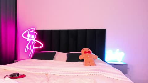 Snapshot of wowlovie666 chatting on December 2024 05:06:01 AM Emi online show from December 2024 05:06:01 AM