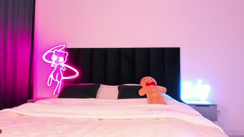 Snapshot of wowlovie666 chatting on December 2024 02:10:02 AM Emi online show from December 2024 02:10:02 AM