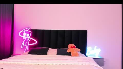 Snapshot of wowlovie666 chatting on December 2024 03:01:02 AM Emi online show from December 2024 03:01:02 AM