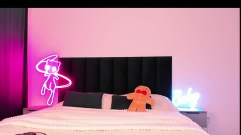 Snapshot of wowlovie666 chatting on January 2025 04:07:02 AM Emi online show from January 2025 04:07:02 AM