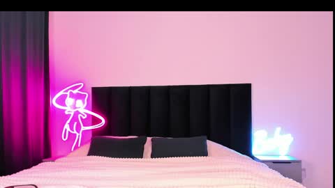 Snapshot of wowlovie666 chatting on February 2025 05:02:01 AM Emi online show from February 2025 05:02:01 AM