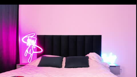 Snapshot of wowlovie666 chatting on February 2025 08:06:01 AM Emi online show from February 2025 08:06:01 AM