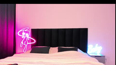 Snapshot of wowlovie666 chatting on March 2025 08:05:02 AM Emi online show from March 2025 08:05:02 AM