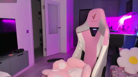 Snapshot of wowlovie666 chatting on October 2025 05:12:02 PM Emi online show from October 2025 05:12:02 PM