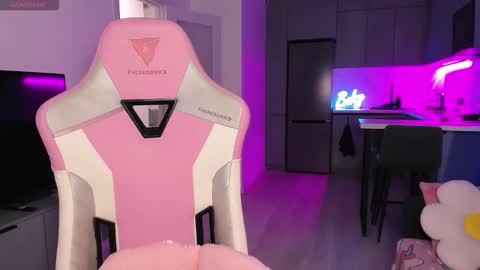 Snapshot of wowlovie666 chatting on October 2025 04:07:02 PM Emi online show from October 2025 04:07:02 PM