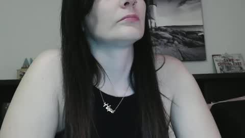 Snapshot of wrenleigh chatting on January 2025 06:01:02 AM Crystal Lake online show from January 2025 06:01:02 AM