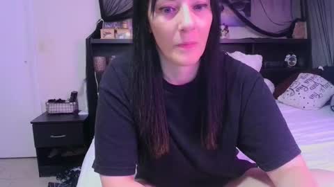 Snapshot of wrenleigh chatting on April 2026 06:27:01 AM Crystal Lake online show from April 2026 06:27:01 AM