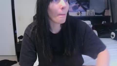 Snapshot of wrenleigh chatting on April 2026 04:26:01 AM Crystal Lake online show from April 2026 04:26:01 AM