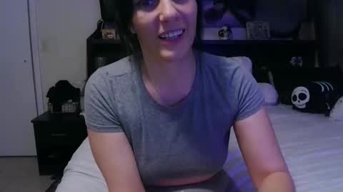 Snapshot of wrenleigh chatting on April 2026 05:43:02 AM Crystal Lake online show from April 2026 05:43:02 AM