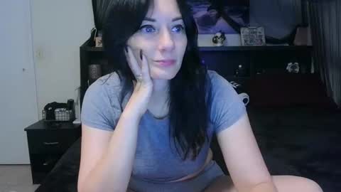 Snapshot of wrenleigh chatting on April 2026 05:16:01 AM Crystal Lake online show from April 2026 05:16:01 AM