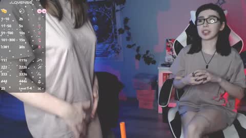 Snapshot of wrong_honey chatting on January 2025 07:15:01 PM Julia and Amelia online show from January 2025 07:15:01 PM