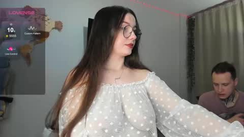 Snapshot of wwow_meow chatting on December 2025 12:45:01 PM Eric and Christine 3 online show from December 2025 12:45:01 PM