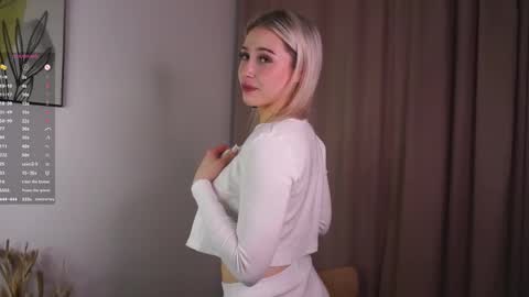 Snapshot of wymonelly chatting on February 2026 09:34:01 PM Lily online show from February 2026 09:34:01 PM