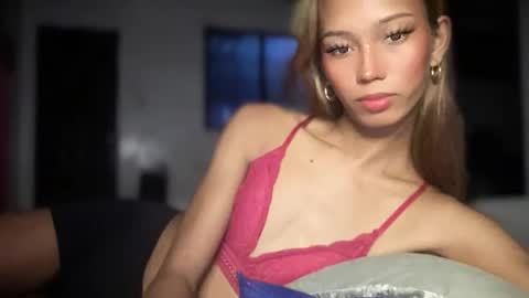 Snapshot of xandraluxe_xoxo chatting on November 2025 06:12:01 PM Cassandra online show from November 2025 06:12:01 PM