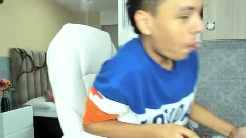 xavier fox   online show from October 2025 05:40:01 AM