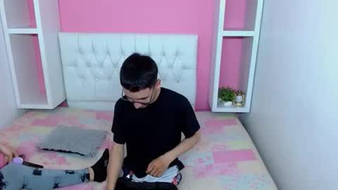 xcoupleplayxx online show from April 2026 03:20:01 AM