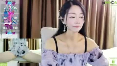 xiao_yue_ online show from June 2026 04:35:02 AM