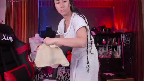 XiaQueen   I M online show from May 2026 11:49:02 AM