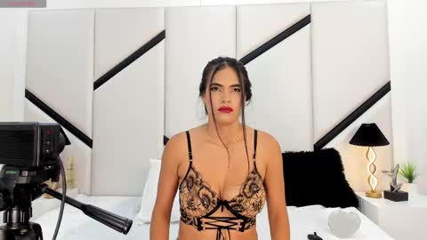 ximenacosta online show from May 2026 12:12:01 PM